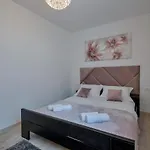 Apartment Luxury 2min From