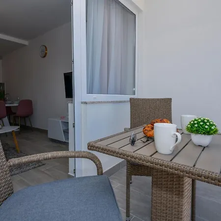 Luxury 2min From Apartmán Makarská